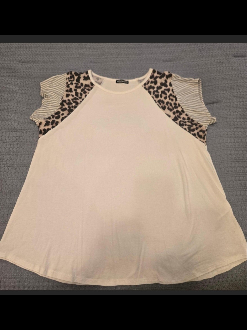 Heimish U.S.A Top with Leopard & Stripe Sleeve Detail – Size XL